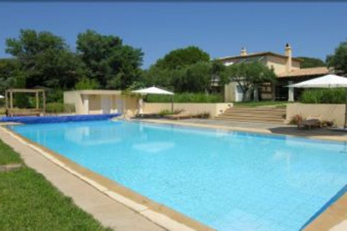 Wonderful Neo Provencal/modern property next to Tahiti Beach