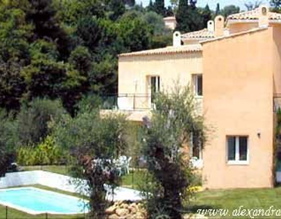 Detached modern villa in Cannes 2