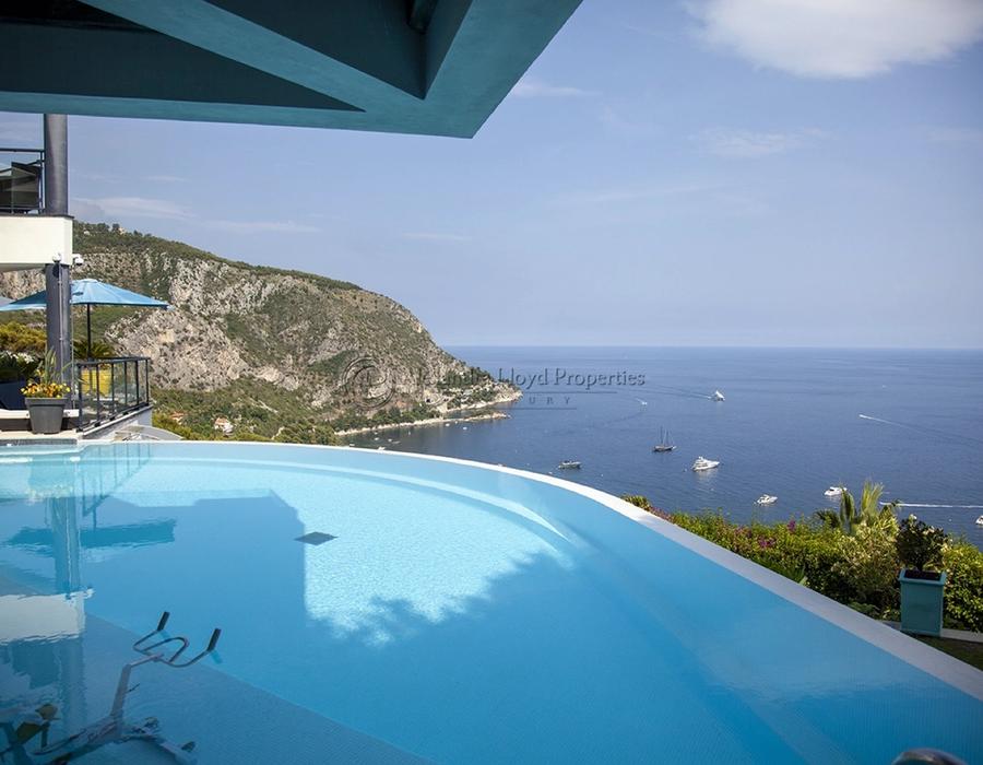 Magnificent contemporary property with stunning views, located in Eze Bord de Mer 5