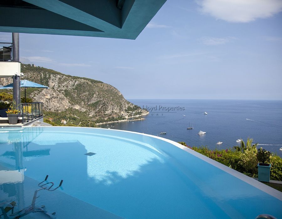 Magnificent contemporary property with stunning views, located in Eze Bord de Mer 5