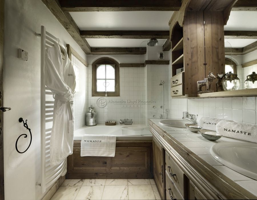 5* location, ski in ski out on the Bellecote slope, Courchevel 6