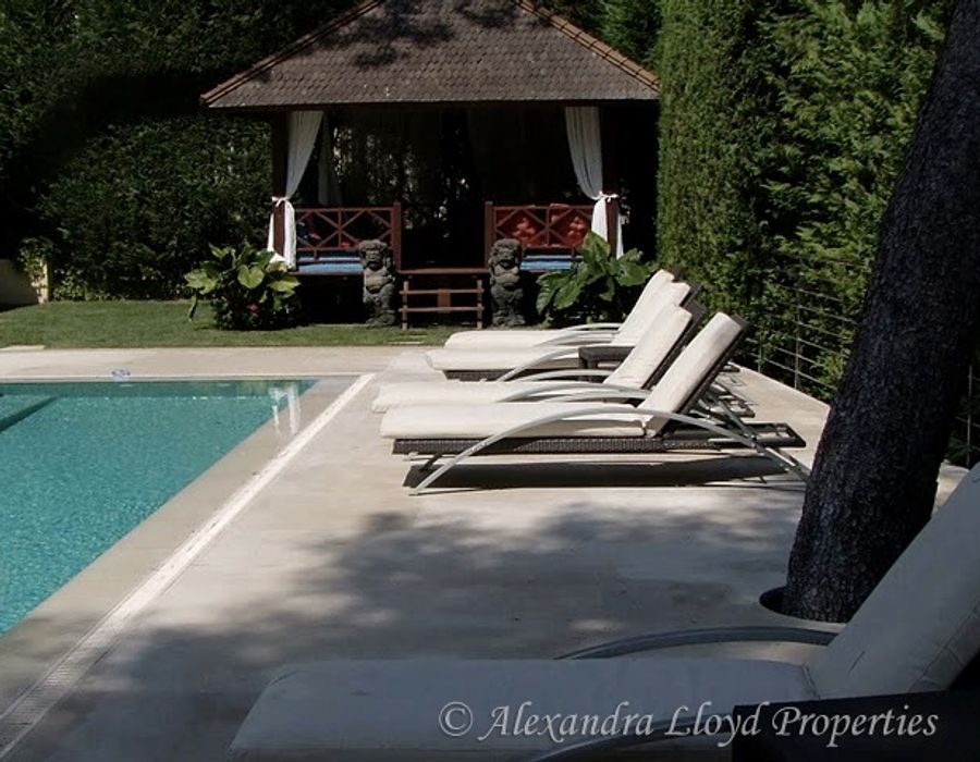 Located on the prestigious Cap Martin, only a short walk to the sea 6