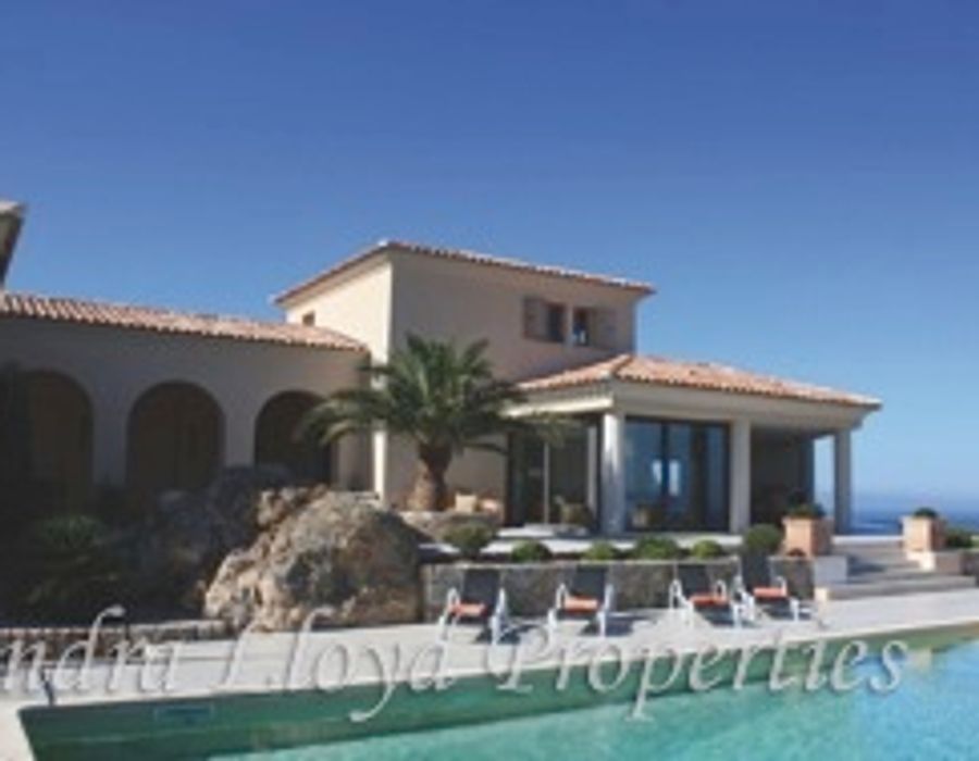 A stunning newly built property with breathtaking sea views 3