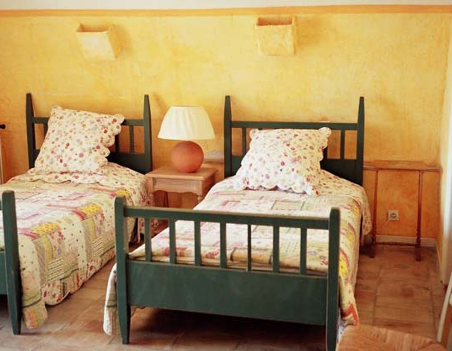 Located in a nice residential area close to the village of Saint Paul 3