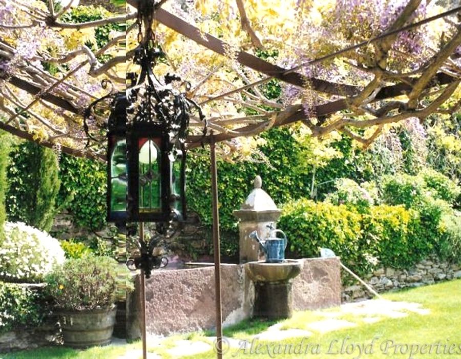 Property close to the village of Saint Tropez 5