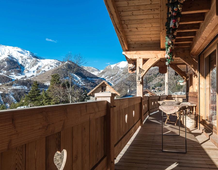 A lovely chalet for rent in Auron 3