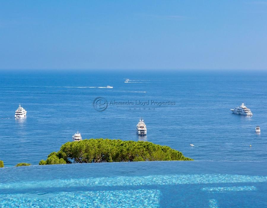 Ultra contemporary with 180° panoramic sea views in Eze Bord de Mer 1