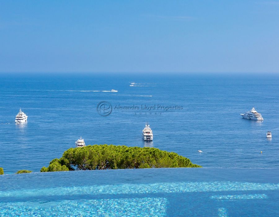 Ultra contemporary with 180° panoramic sea views in Eze Bord de Mer 1