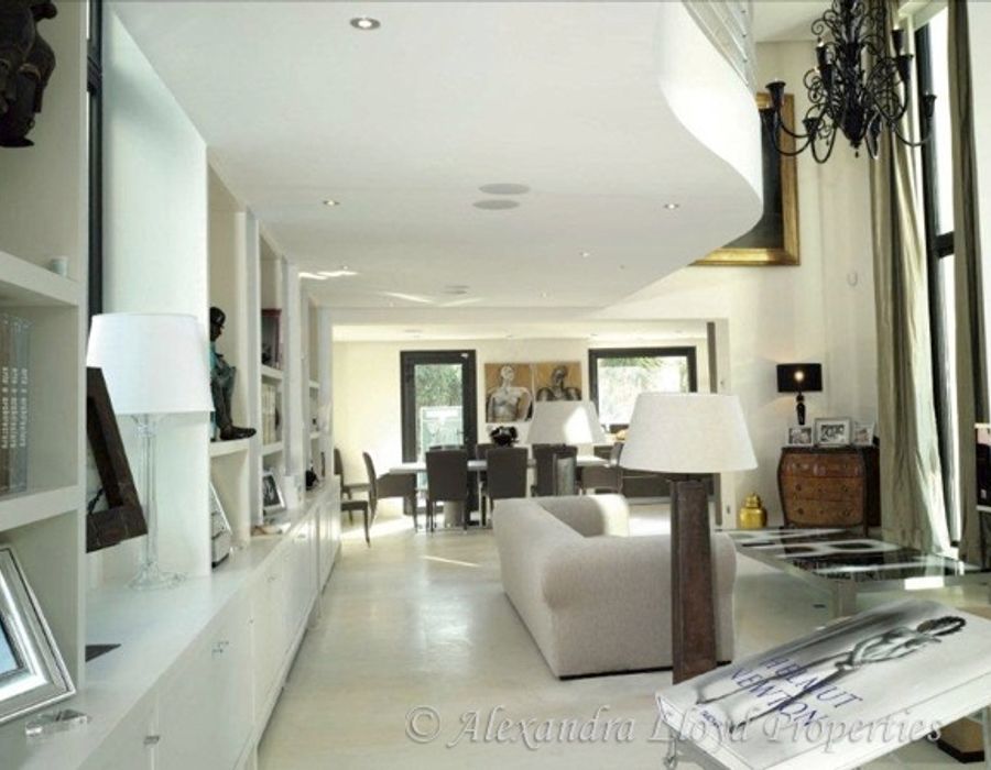 Modern house walking distance to the village of Saint Tropez 1