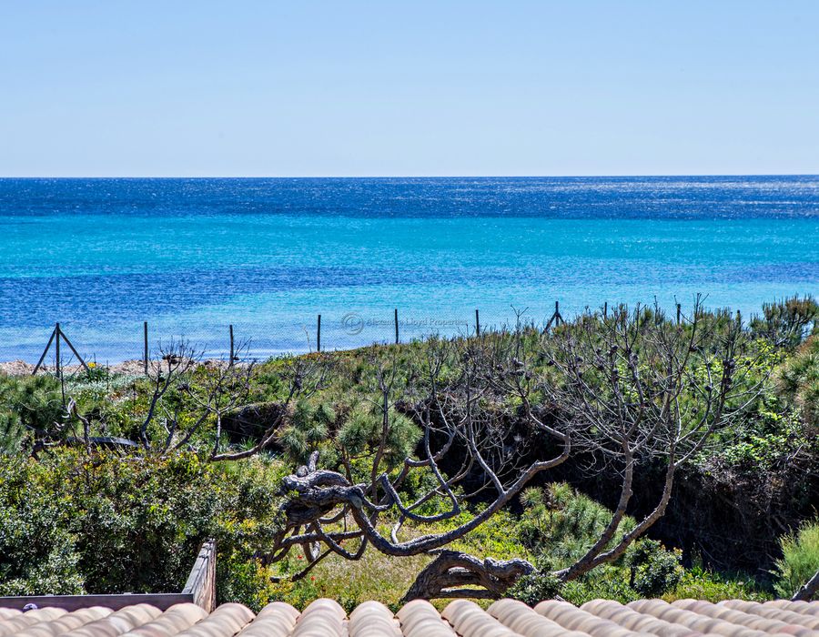 A beautiful property located in Le Parc de la Moutte, 30m from the beach 1