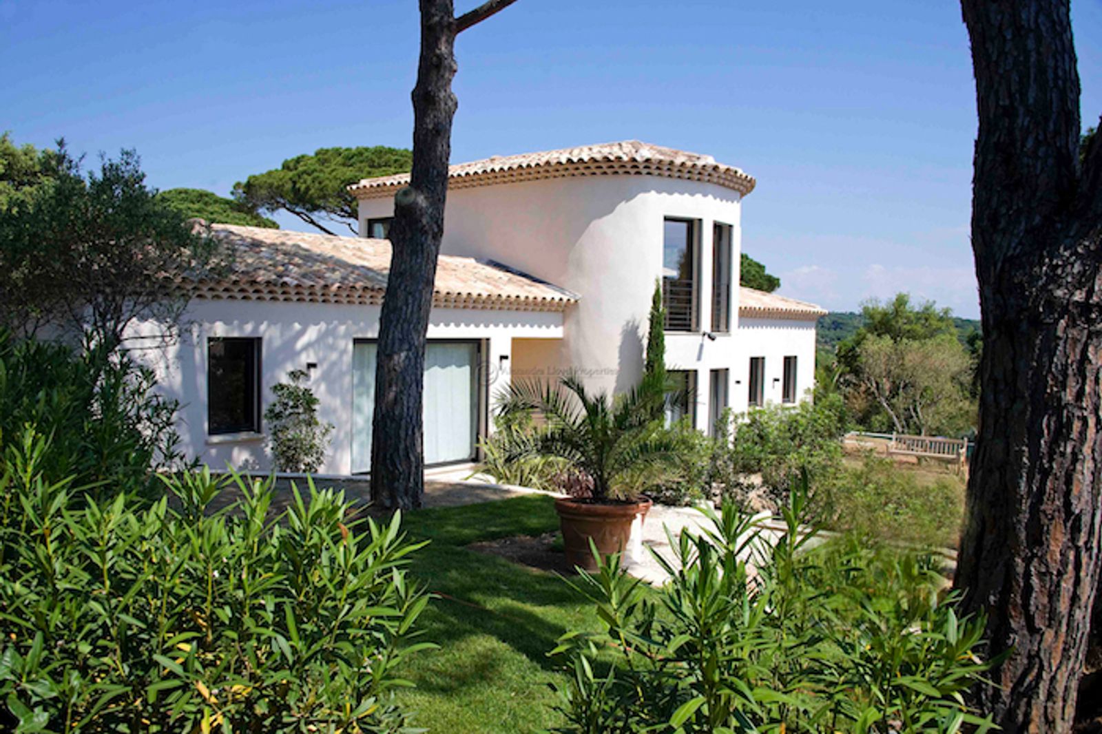 Lovely villa for rent in the Parc des Salins