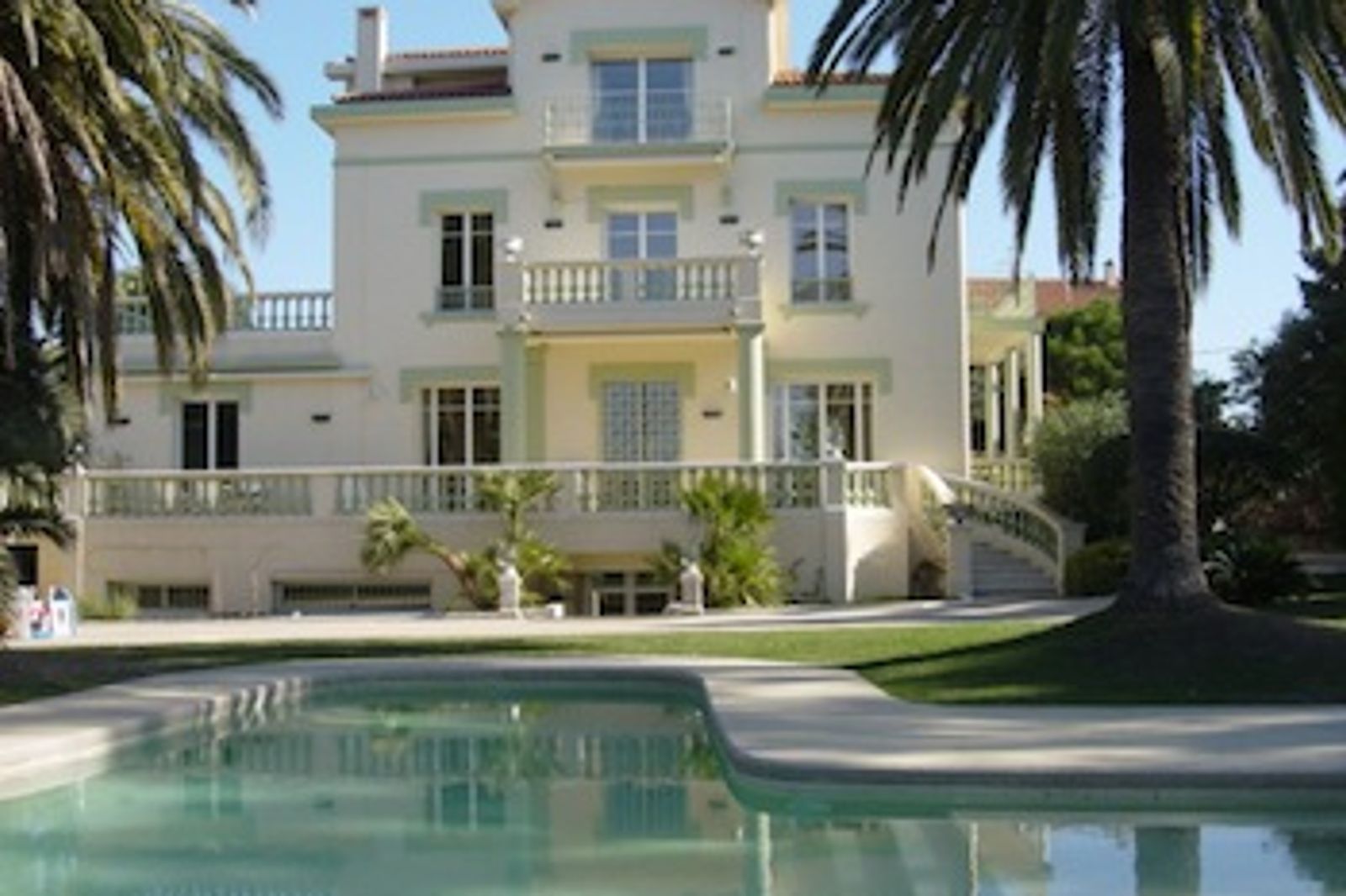 Magnificent villa 650 sqm with swimming pool