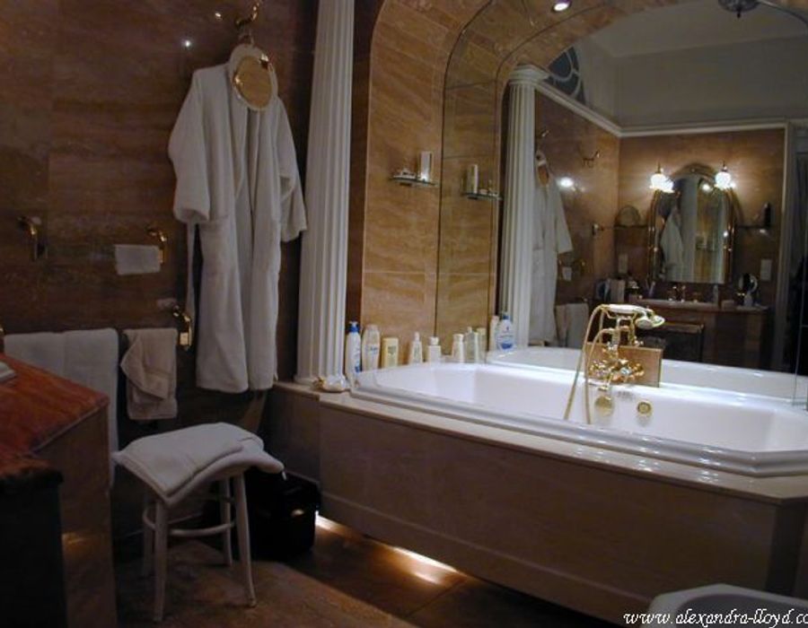 Exclusive apartment in a fairytale palace. 3