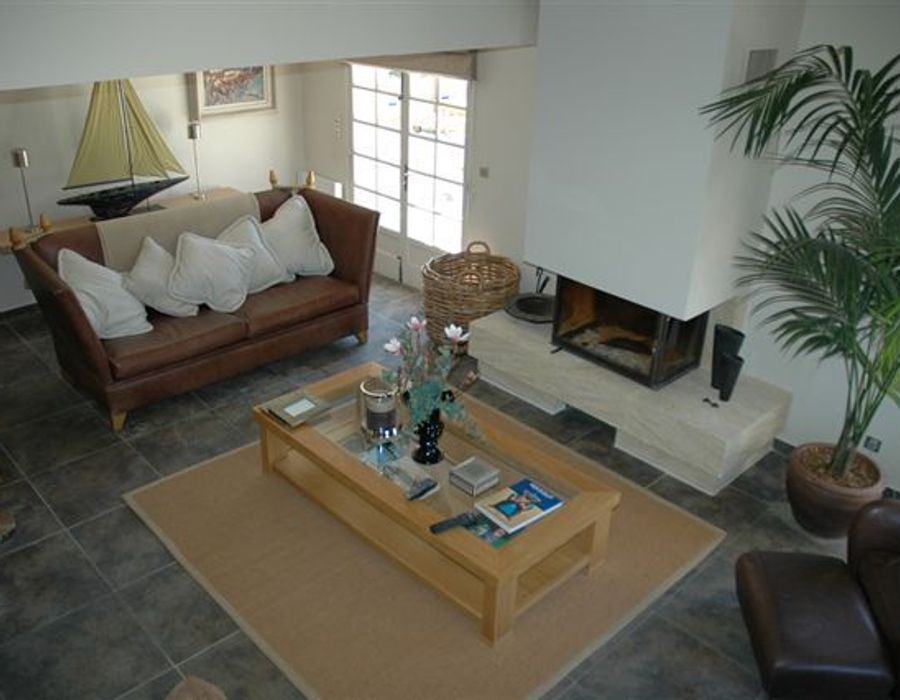 A superb Néo-provençal style villa in Mandelieu 6