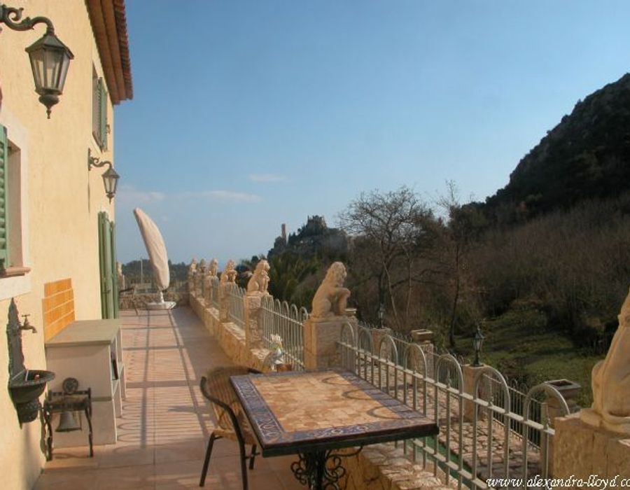 Neo Prvencal villa opposite Eze village 4