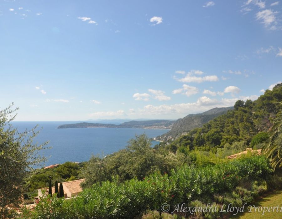 Stunning views from a well decorated villa in Cap d'Ail 1