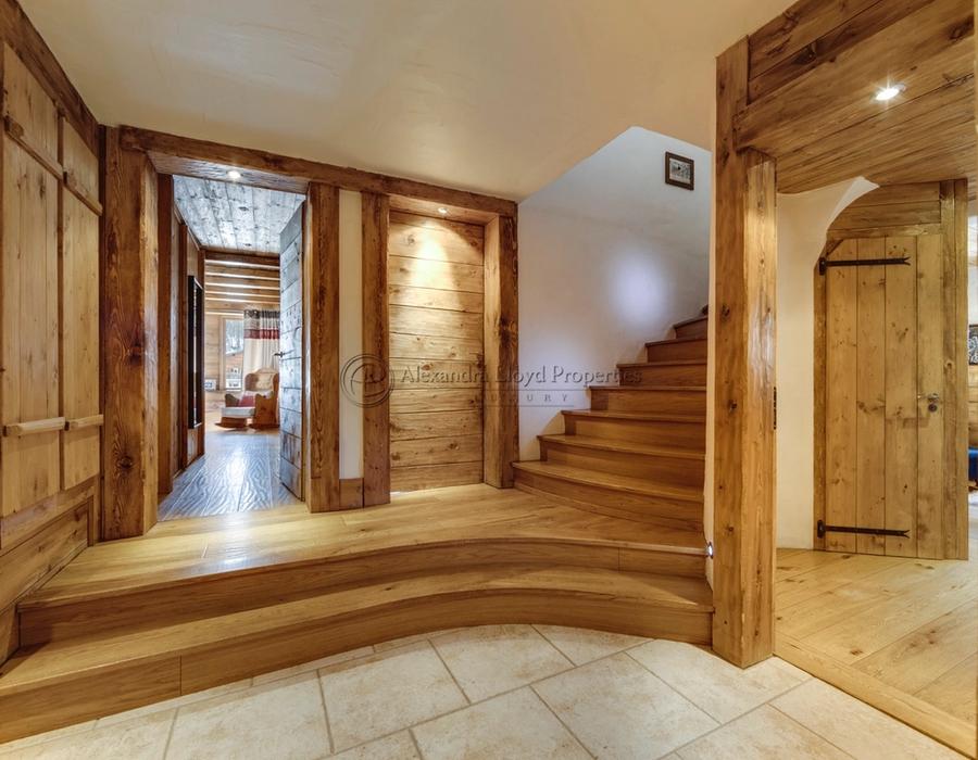 A charming chalet for rent in Val d'Isère 4