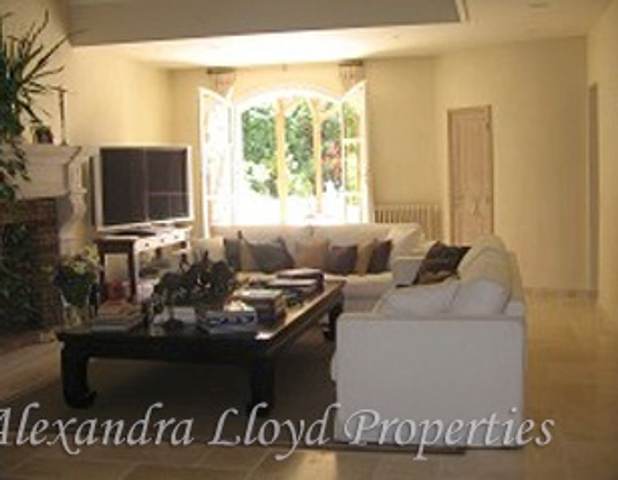 A magnificent stone country house on the Cap d'Antibes 6