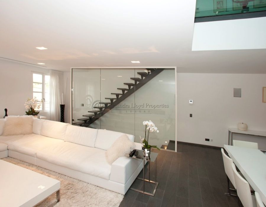 STUNNING! Luxury apartment in the heart of Saint Tropez 3