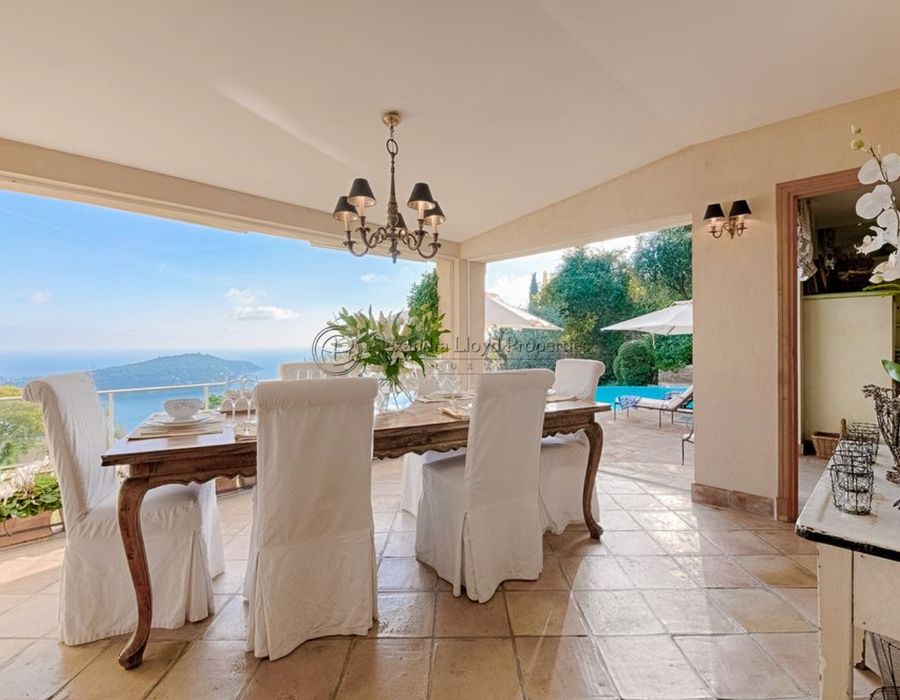 A Wonderful Four-Bedroom Villa Located in Le Castellet, Villefranche-sur-Mer 6