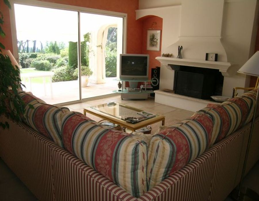 Great property in a quiet domain. 3