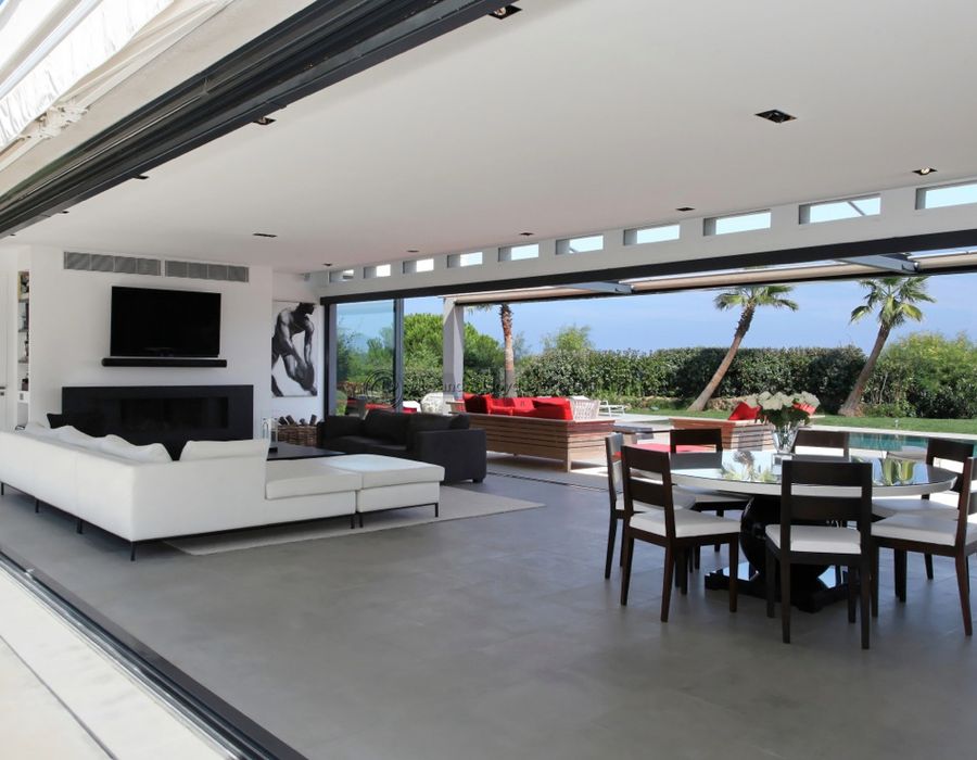 Stunning contemporary villa, walking distance from Club 55 3