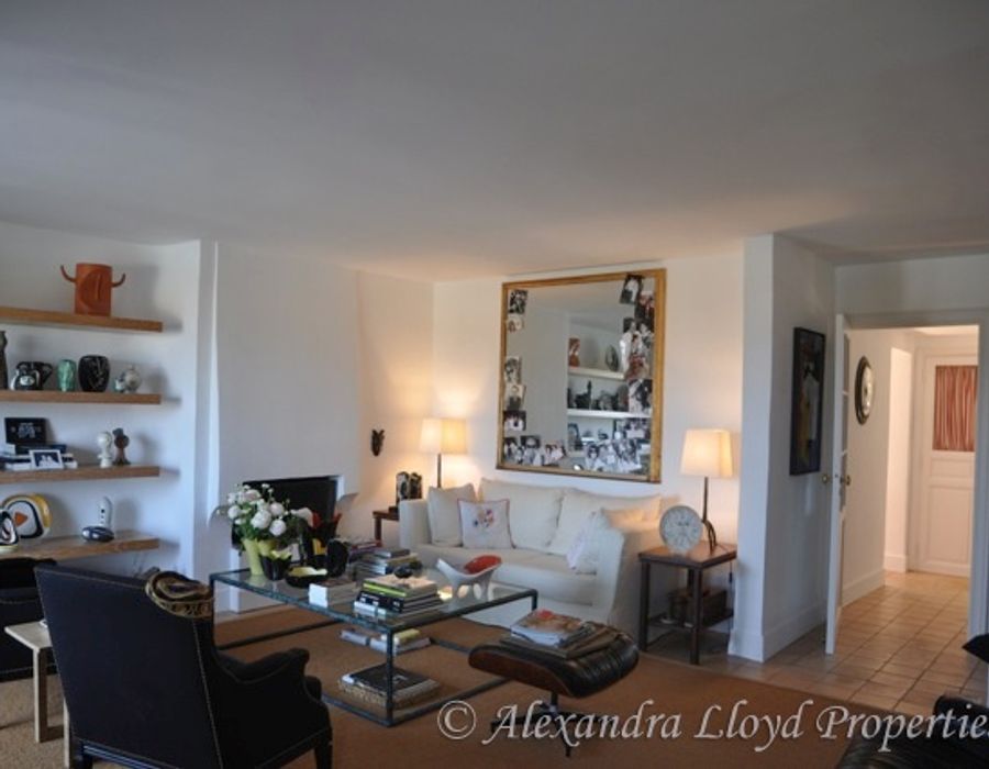 A very cute house located in the private domain of la Belle Isnarde, walking distance to the centre of Saint Tropez 6