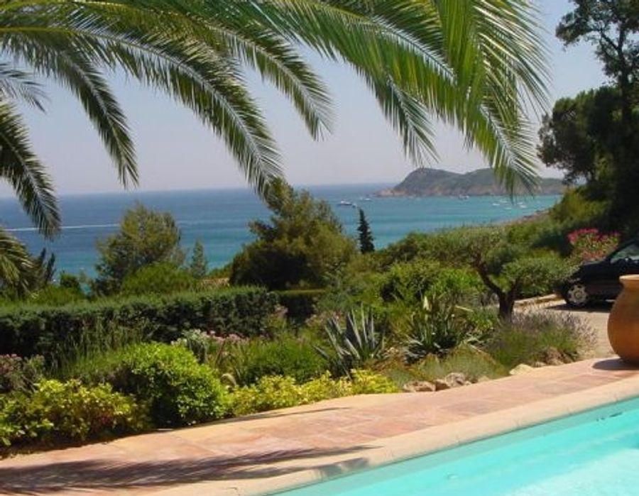 Charming villa with a lovely interior in Ramatuelle 1