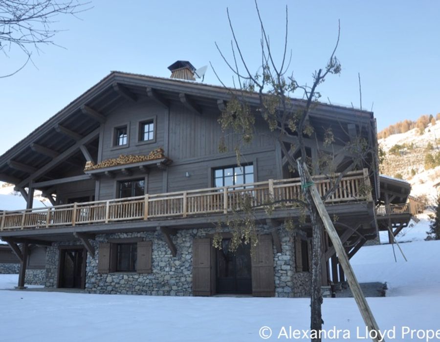 Luxurious chalet with full size swimming pool for sale in Auron 4