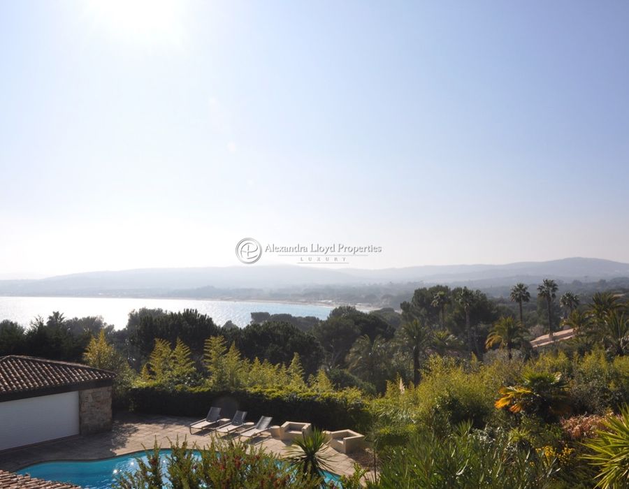 Large seven bedroomed property in the exclusive Domain Cap Tahiti 1