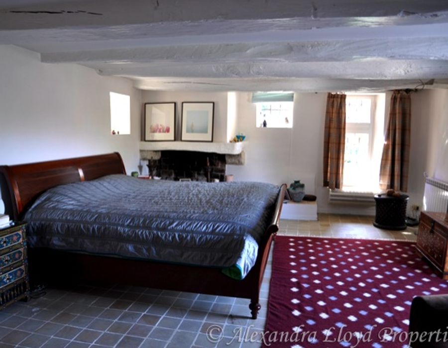 Nestled in the quint countryside of Saint Paul, a lovely Provencal hou 5