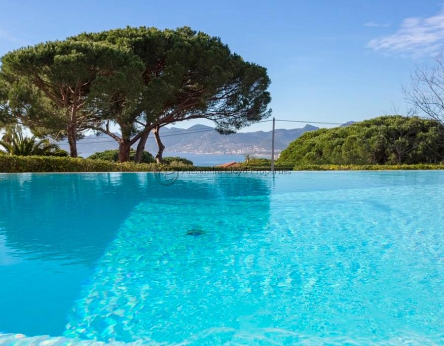 A stunning modern villa located in the Croix des Gardes, Cannes 3