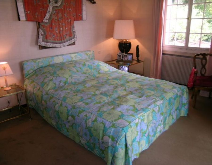 A lovely villa in prestigious private domain  2