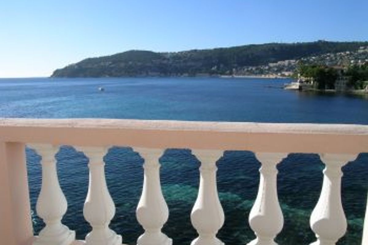 Waters edge property on the Cap Ferrat with direct sea access