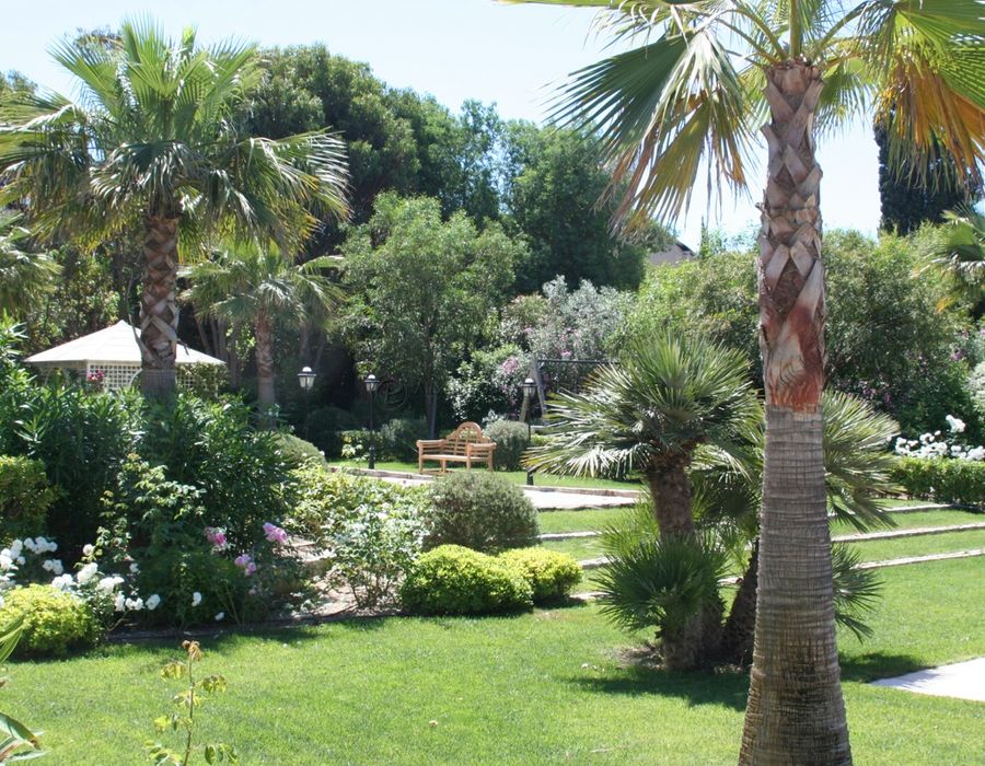 Large property with tennis courts in Les Salins, Saint Tropez 6