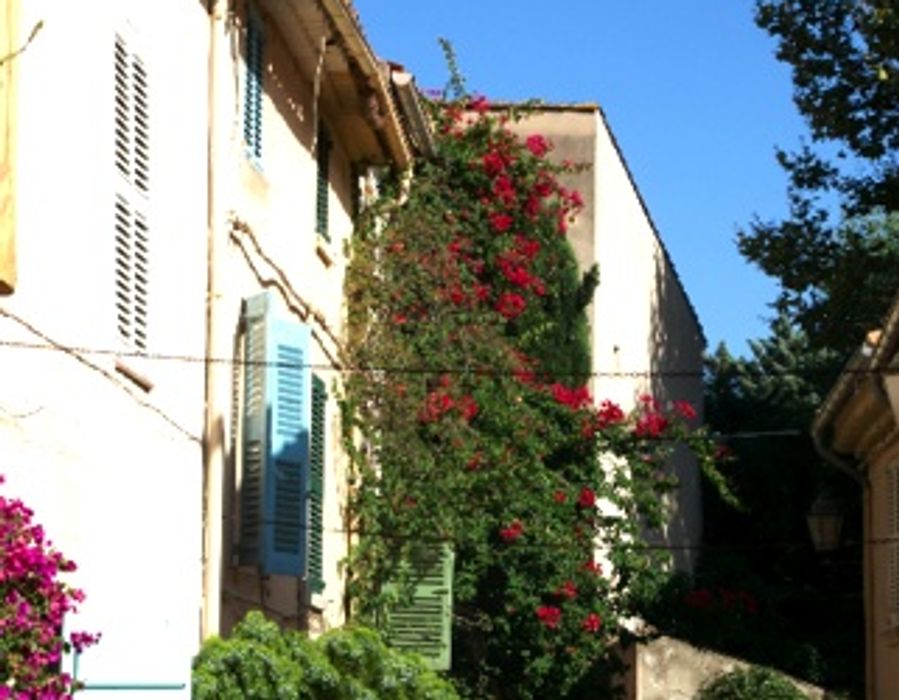 In the heart of the village of Saint Tropez 6