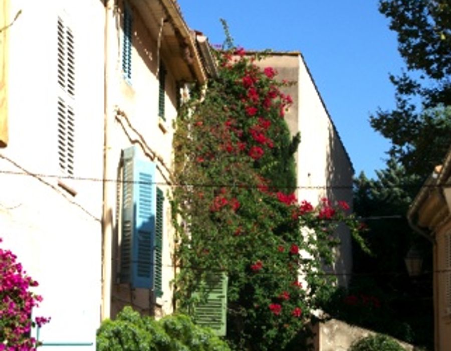 In the heart of the village of Saint Tropez 6