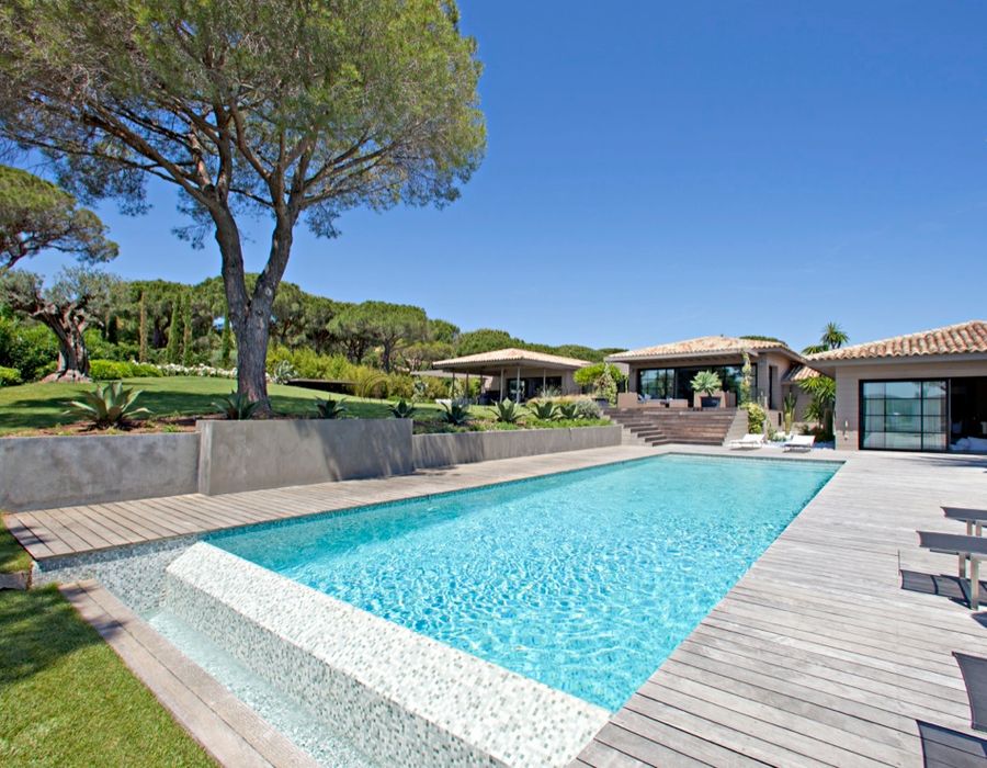 Stunning! Luxury contemporary villa close to the beaches and the town of Saint-Tropez 1