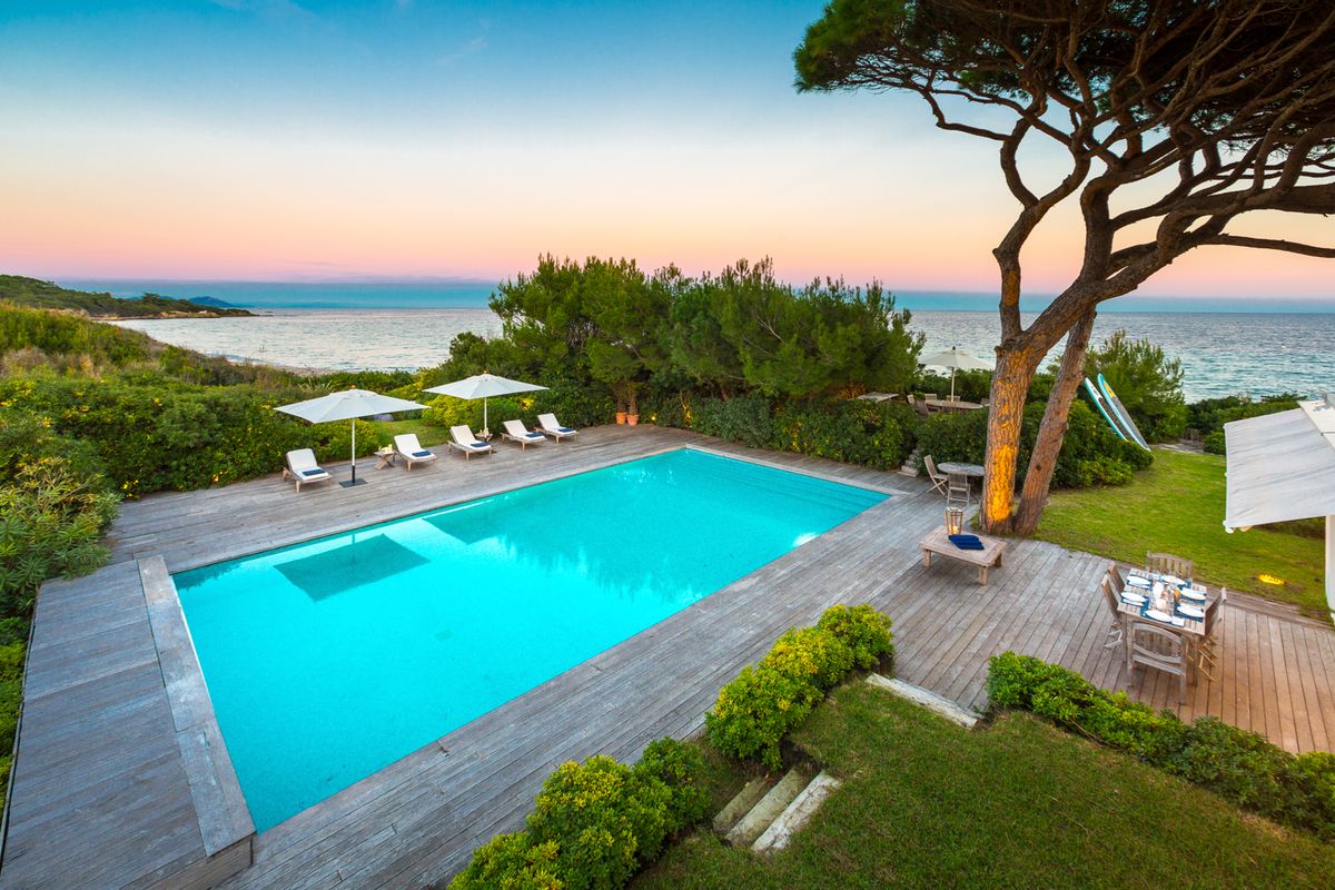 Villa en front de mer avec court de tennis aux Salins