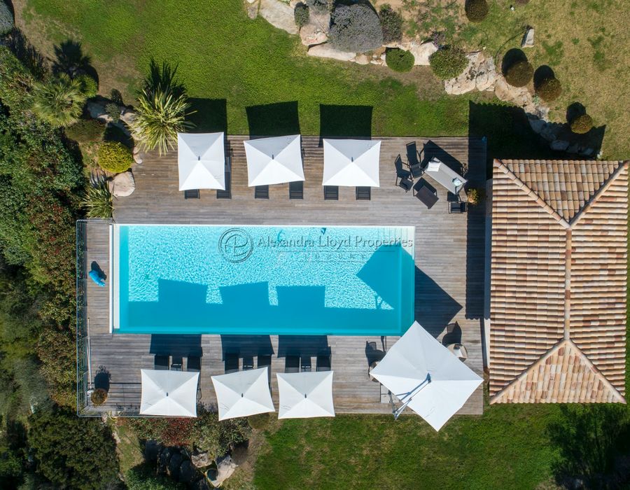 A fabulous eight bedroom villa for rent in Saint Cyprien, South Corsica 4