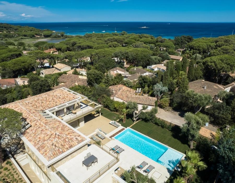 Contemporary villa for rent located in Le Parc des Salins, Saint Tropez 1