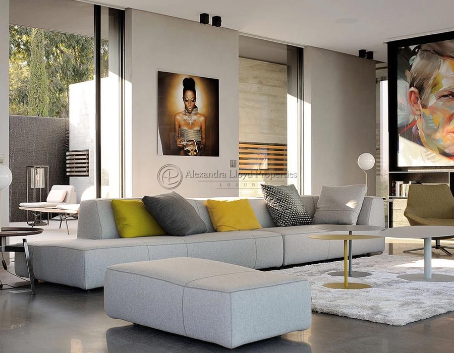 Contemporary and luxurious villa overlooking Pampelonne Beach 6