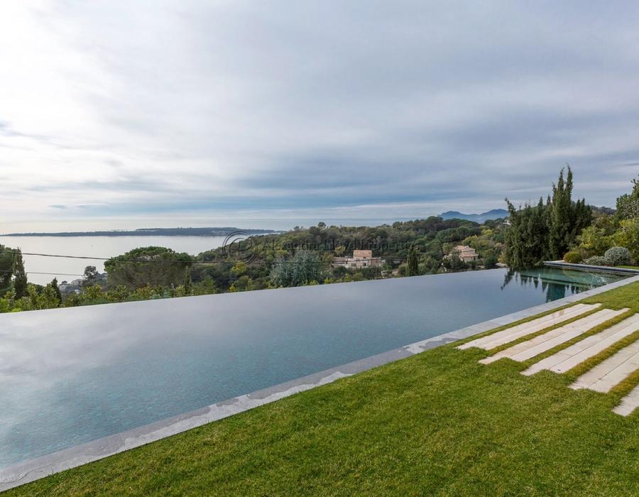 Stunning contemporary villa for rent in Super Cannes 4