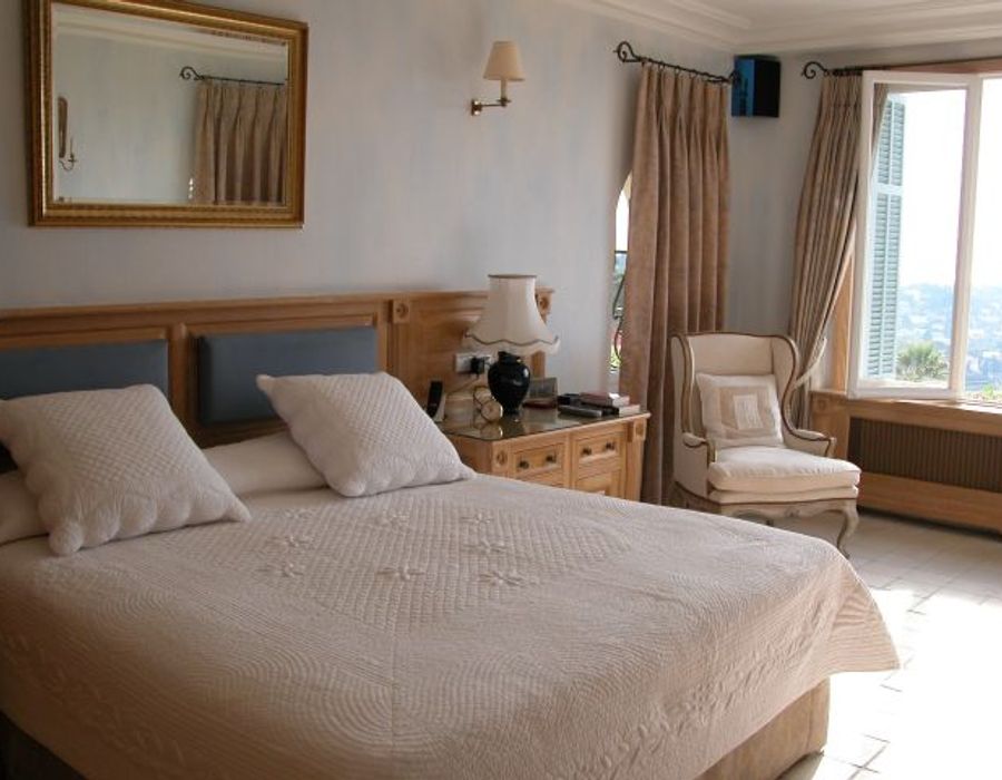 Overlooking the Cap Ferrat, a stunning property with a lovely interior 4