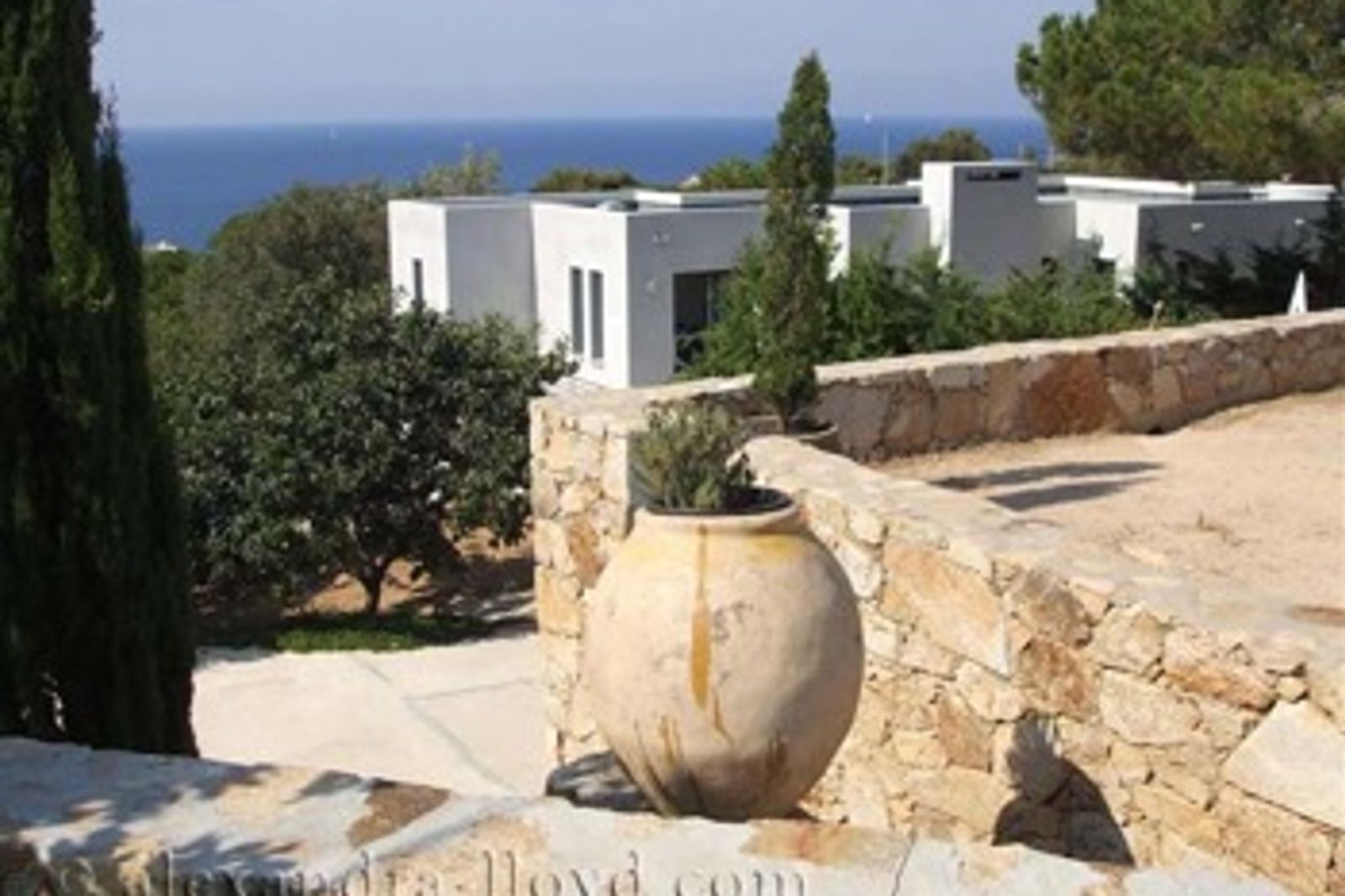 Modern villa located in Calvi, just a walk away from the sea.