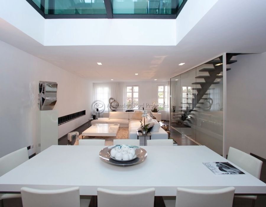 STUNNING! Luxury apartment in the heart of Saint Tropez 4