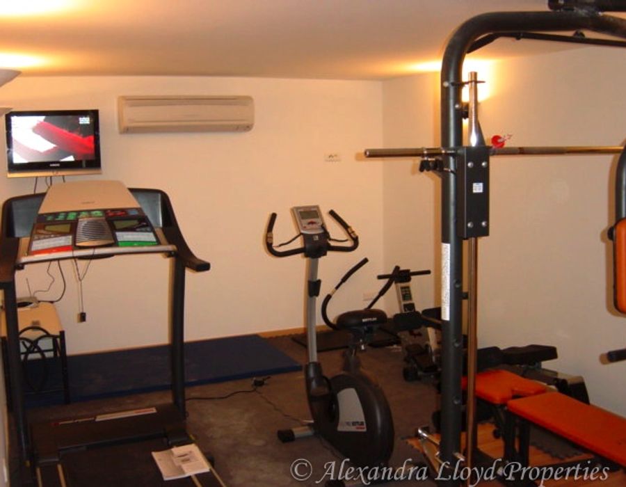 Provençal villa located on the <strong>Cap d'Antibes</strong> with a living spac 4