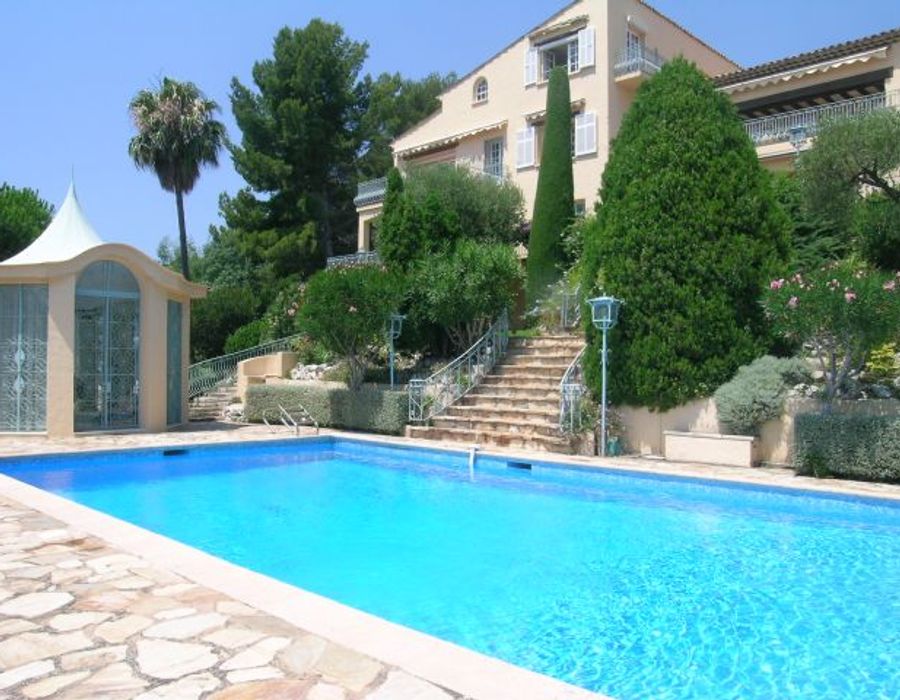 Prestigious villa in Super Cannes 6