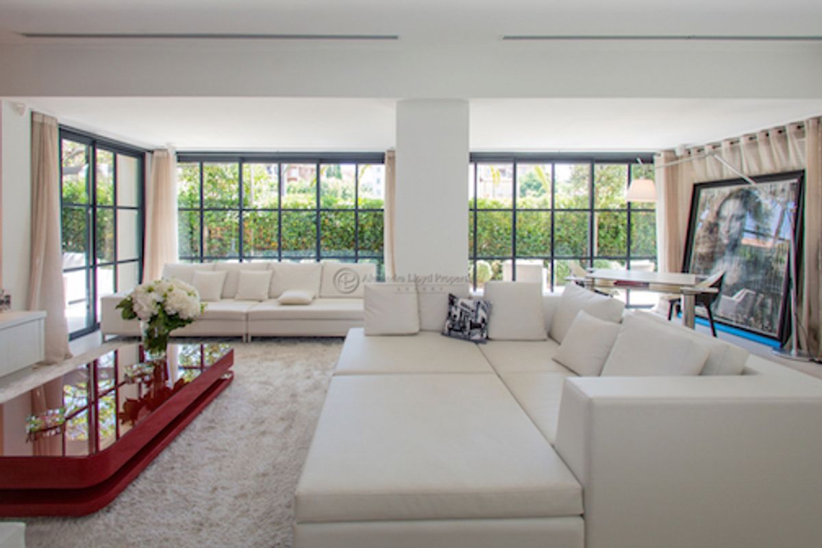 Elegant contemporary town house, in the heart of Saint Tropez