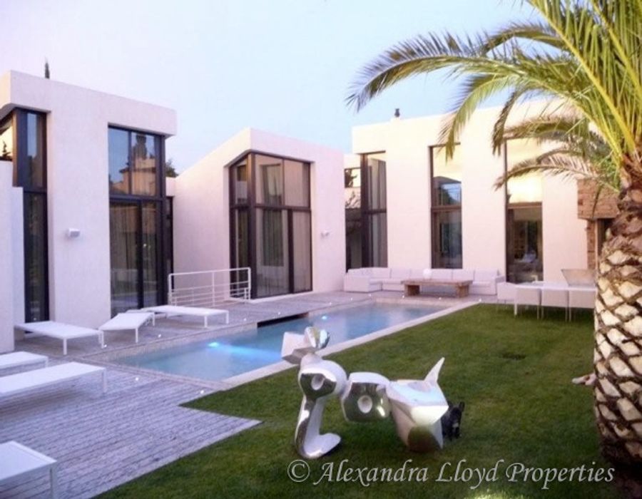 Modern house walking distance to the village of Saint Tropez 4